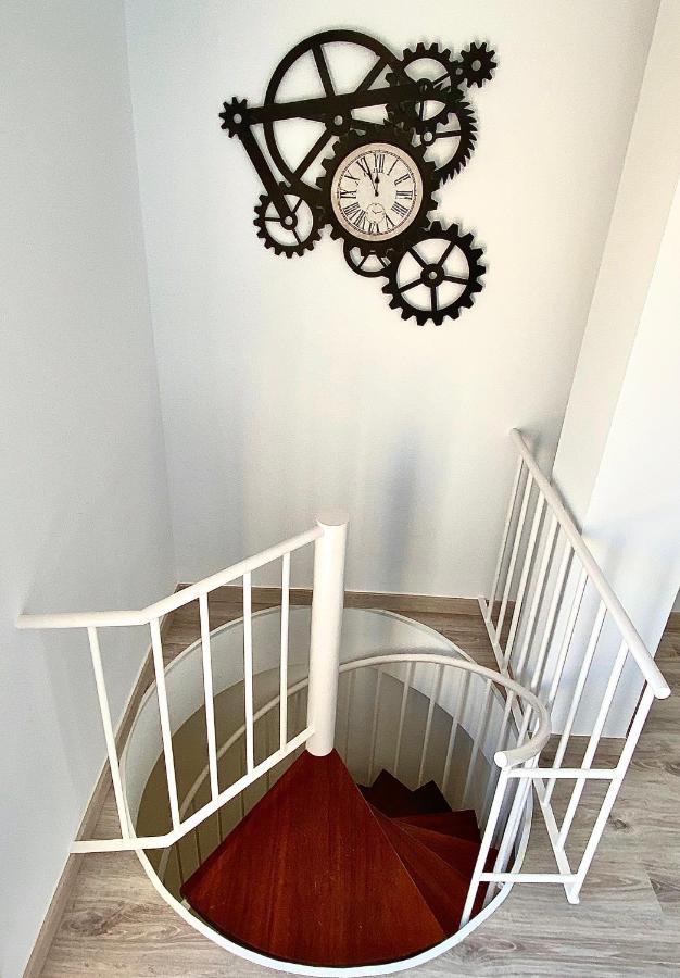 Spiral Stairs Duplex Apartment ฟิกวยเรส ภายนอก รูปภาพ