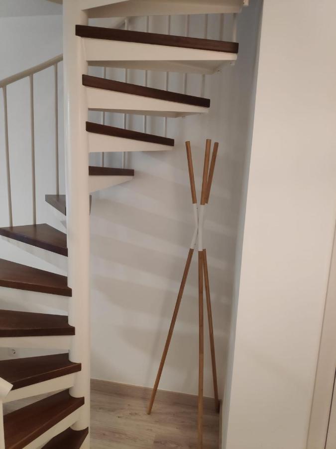 Spiral Stairs Duplex Apartment ฟิกวยเรส ภายนอก รูปภาพ