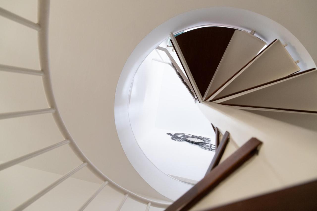 Spiral Stairs Duplex Apartment ฟิกวยเรส ภายนอก รูปภาพ